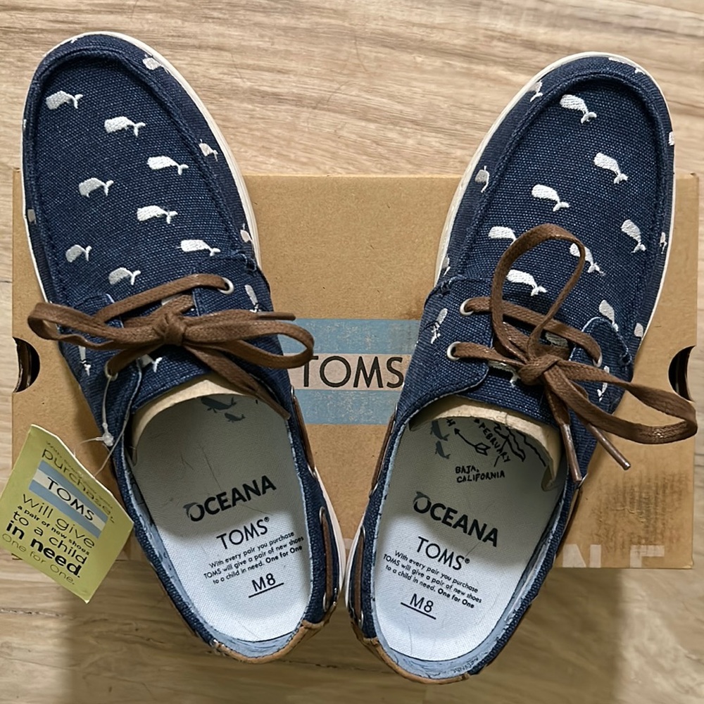 TOM’S Culver boat shoes Navy Whale Embroidery size 8-men New w/tags